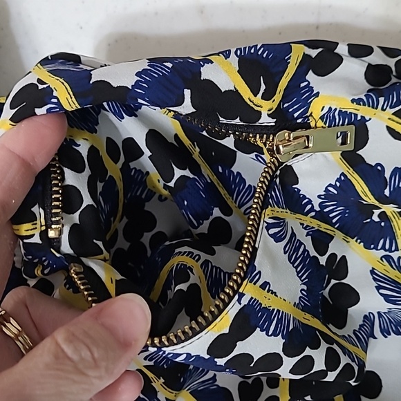 Mark. Sleeveless Romper with Abstract Pattern size Medium - Picture 6 of 11